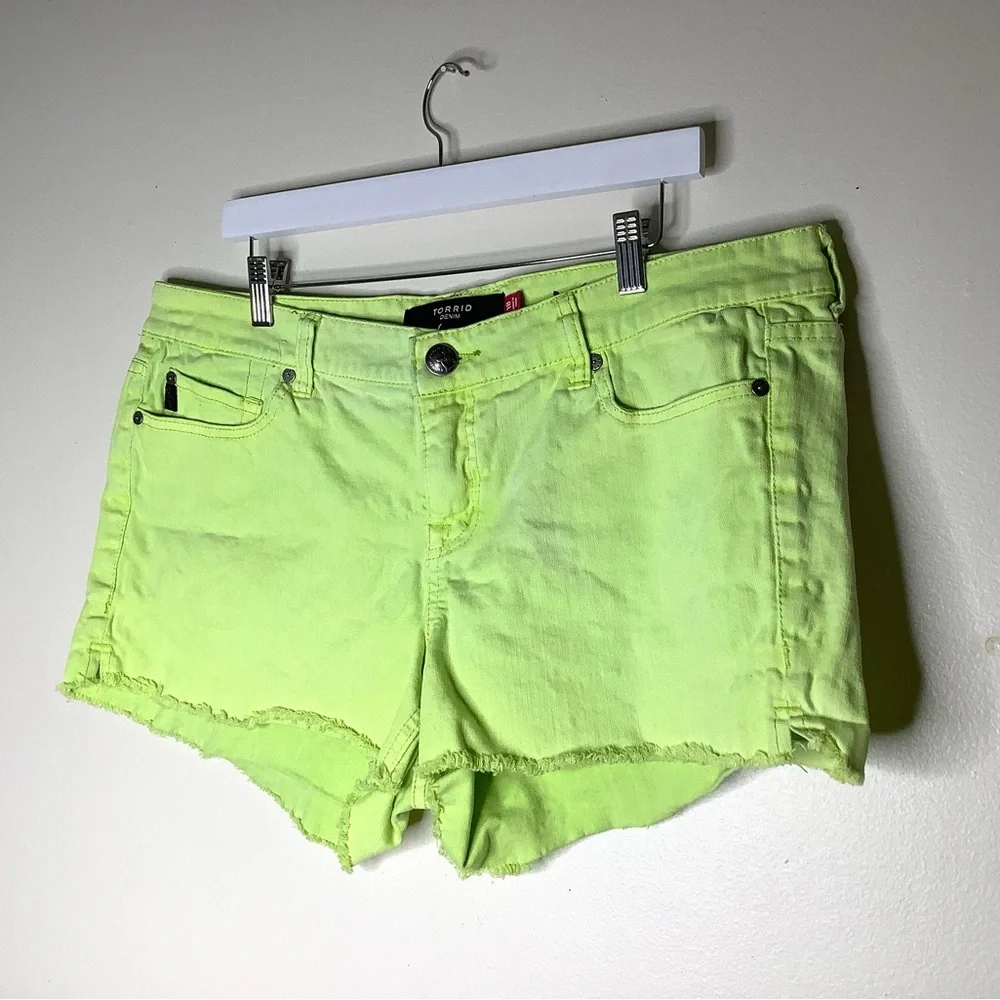 < Torrid Neon Yellow Cut Off Jean Shorts Size 18 > - Picture 4 of 6